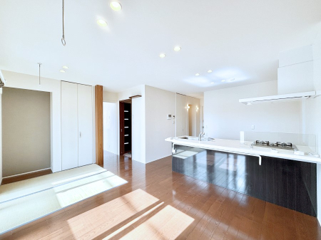 ���r���O �Z�ޕ��̌��������o�����A�C���e���A���l����̂��y���݂ȂP�K���r���O�ł��I 