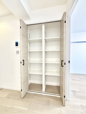 ���̑����� ���r���O���[�B�����Ɏ��[������ƕ����W�܂�LDK���X�b�L���Еt�������ł��ˁB  