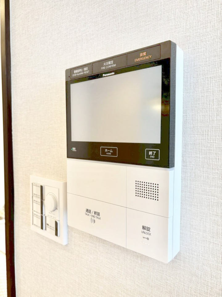 ���̑����� TV���j�^�[�t�C���^�[�t�H�����t���Ă��ăZ�L�����e�B�[��