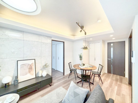 ���r���O ���R������荞�܂�A�Ƒ��c���̏ꏊ�𖾂邭���o