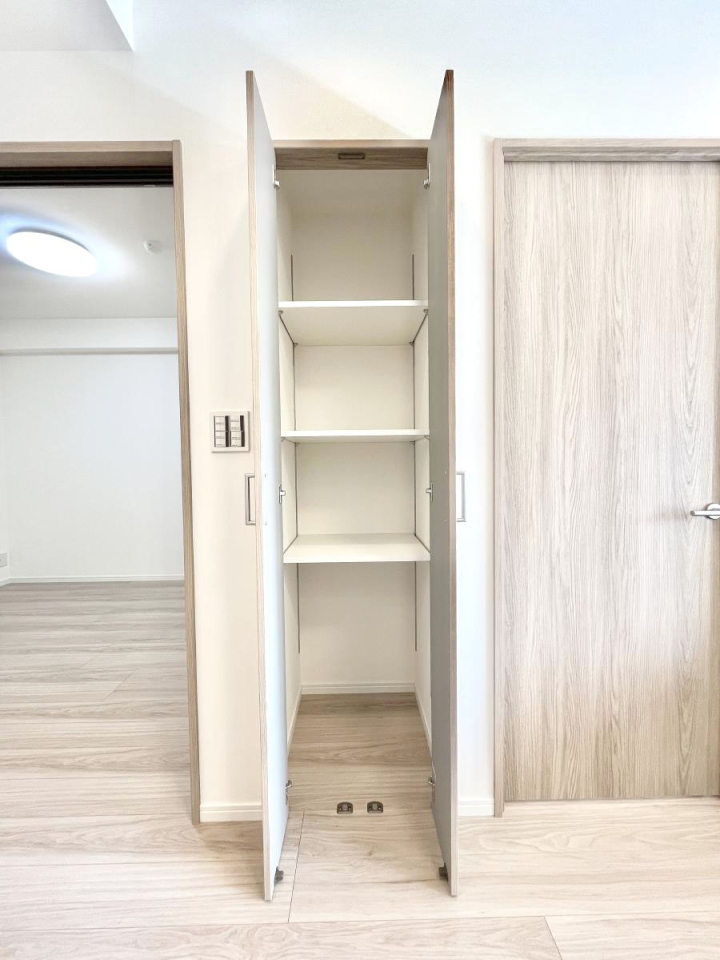 ���̑����� ���r���O���[�B�����Ɏ��[������ƕ����W�܂�LDK���X�b�L���Еt�������ł��ˁB  