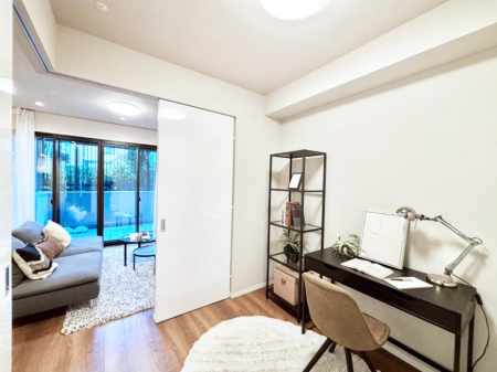 �q������ ���r���O�ɗאڂ����m���B�����˂��J������ƃ��r���O�ƌq����e���̋�Ԃɕϐg�I