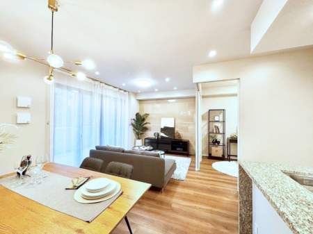 ���r���O �Ƒ��c���̎��Ԃ��[���������ȏ��g�[�t���̃��r���O�ł��B