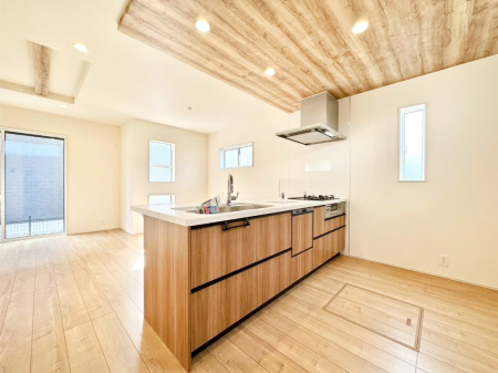 �L�b�`�� �u�₩�ȕ����ʂ蔲����L�b�`���B��������̂Ŗ��邭���C�ɂ��𗧂��܂��B