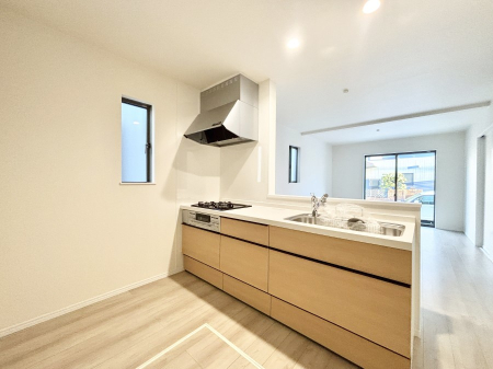 �L�b�`�� �u�₩�ȕ����ʂ蔲����L�b�`���B��������̂Ŗ��邭���C�ɂ��𗧂��܂��B�@