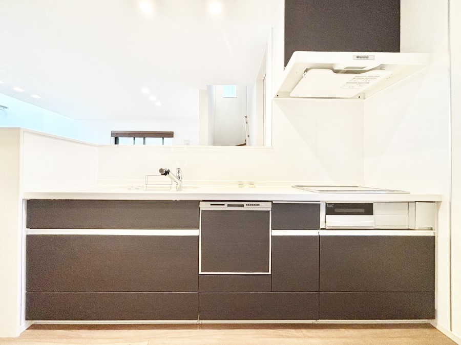 �L�b�`�� ���r���O�ŗV�Ԃ��q�l�������Ȃ��炨�������ł���ΖʃL�b�`��