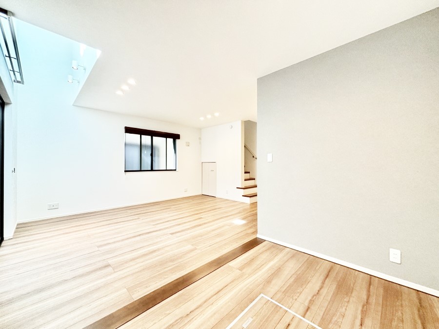 ���r���O ���邢�z���������A�����̕��͋C�ɖ�������郊�r���O�E�_�C�j���O�B