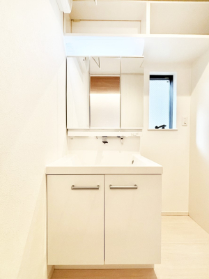 ���ʑ�E���ʏ� �X�^�C�����O�ɕ֗��ȎO�ʋ��A�~���[�L���r�l�b�g�ōׂ������X�b�L��