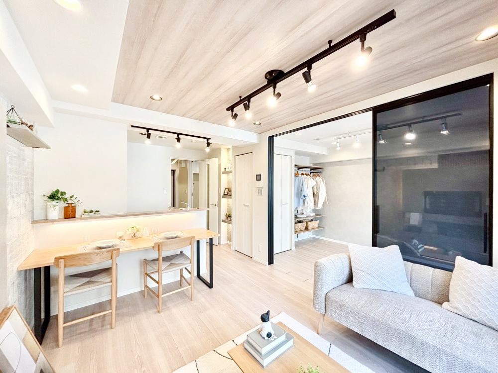 ���̑����� ���Ƒ������R�ƏW�܂�A���₩�ȏ΂����ŕ�܂��e���̋�ԂɂȂ肻���ł��ˁI