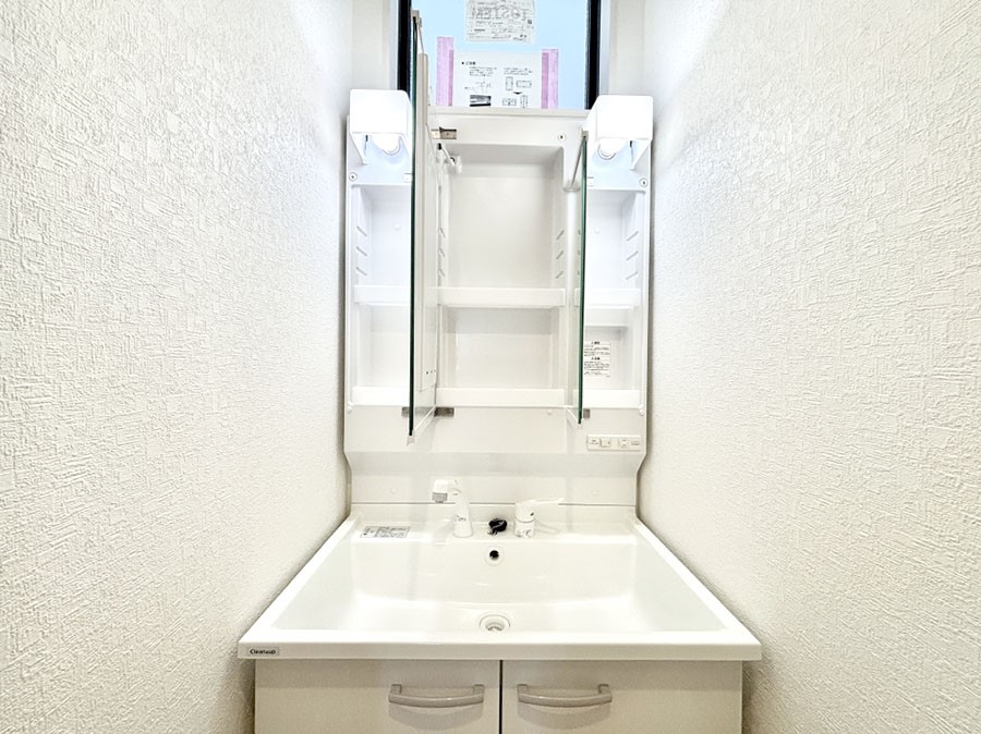 ���̑����� �O�ʋ��̗��ɁA���ϕi��q���p�i�Ȃǂ����[�\�B���ʑ����������ƕۂ��܂��I