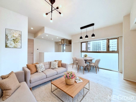 ���r���O �Ƒ��̘a�₩�ȉ�b���������Ă������B�J�����̂��郊�r���O�ł��B���Ƌ��CG�ł�  