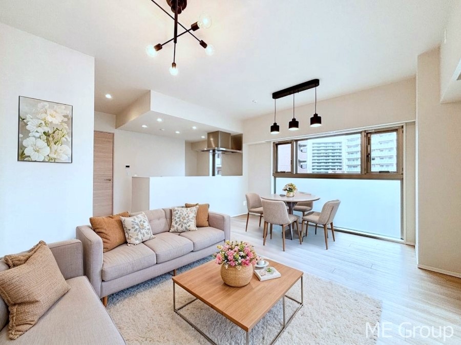 ���r���O �Ƒ��̘a�₩�ȉ�b���������Ă������B�J�����̂��郊�r���O�ł��B���Ƌ��CG�ł�  