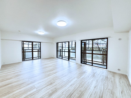 ���̑����� �Ƒ������R�ƏW�܂�e���̃X�y�[�X�ɂȂ肻��