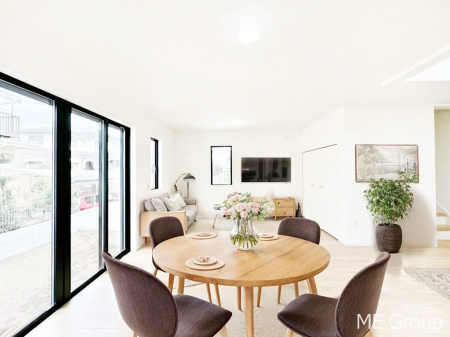 ���r���O �傫�ȑ����炽���Ղ�̗z���ƕ����������郊�r���O�@���Ƌ��CG�ł�  