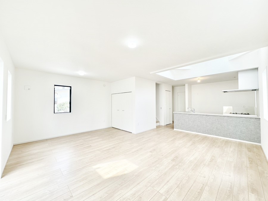 ���̑����� �Ƒ��̏Ί炪���R�Ɛ��܂�Ă���A����ȕ��͋C�̃_�C�j���O�Ɏd�オ���Ă��܂��B