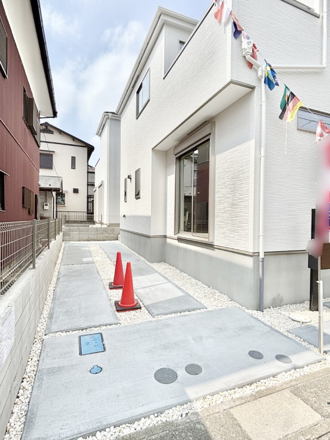  ����2��\�I�}�Ȃ��q�l�̒��ԂɁB�܂��A���Ƒ��̎��]�ԃX�y�[�X�Ƃ��Ă��劈��B