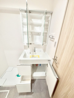 ���̑����� ���̗��ɁA���ϕi��q���p�i�Ȃǂ����[�\�B���ʑ����������ƕۂ��܂��I  