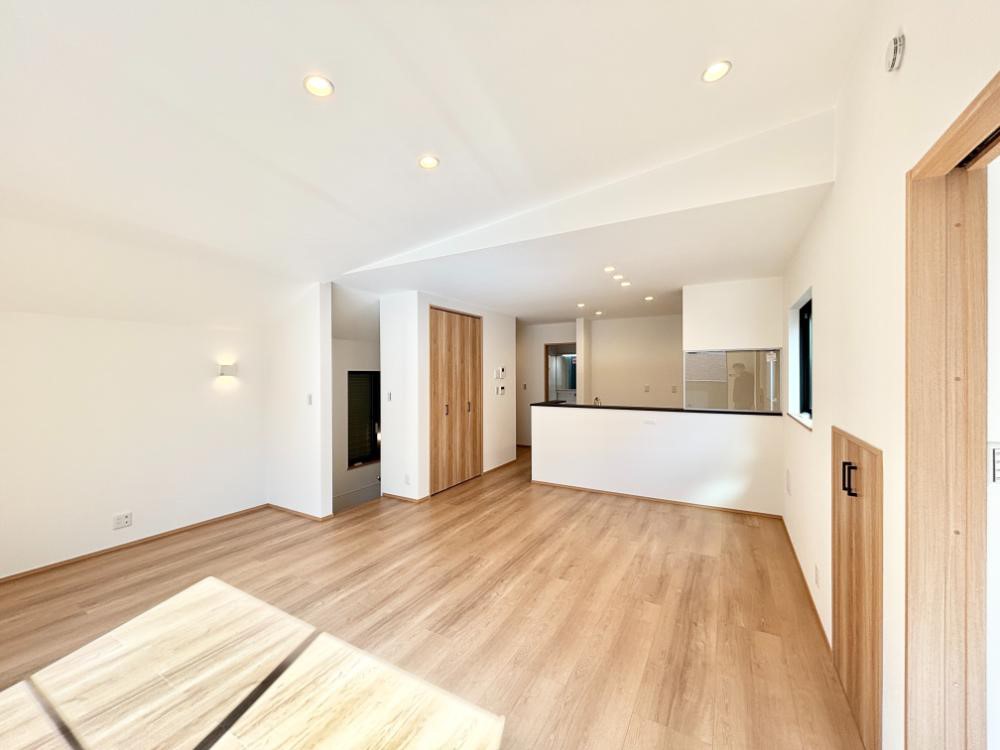 ���̑����� ���r���O�K�i�A������؂ȉƑ��ƃR�~���j�P�[�V�������Ƃ��Ƒ��v���̊Ԏ��