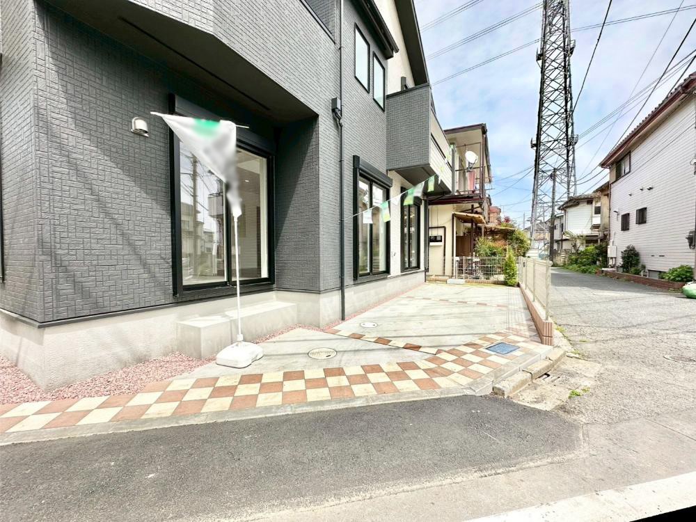  2��i�Ԏ�ɂ��j���ԉI���Ƒ��݂�Ȃ̎��]�Ԃ��u����L�X�J�[�X�y�[�X�B