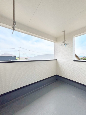 �o���R�j�[ �C���i�[�o���R�j�[�Ȃ̂ŉJ�ł����󕨂����������o���āA���ʂ�������̂Ŋ������ǂ��A�������X�y�[�X�Ƃ��ďd�󂵂܂��B 