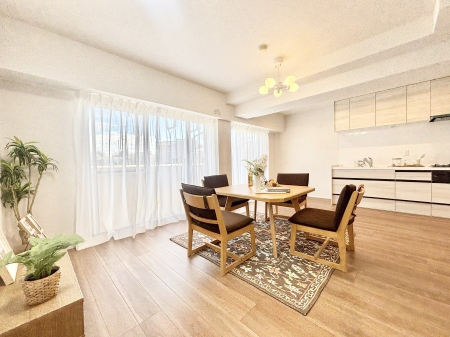 ���r���O ���Ƒ��̓��₩�Șb�����ŕ�܂�閾�邢���r���O