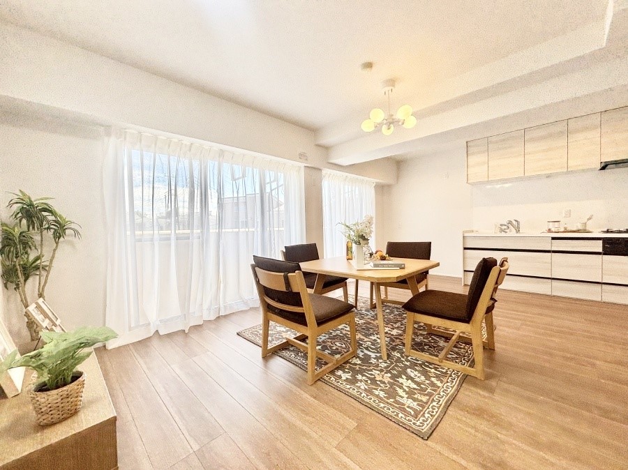 ���r���O ���Ƒ��̓��₩�Șb�����ŕ�܂�閾�邢���r���O