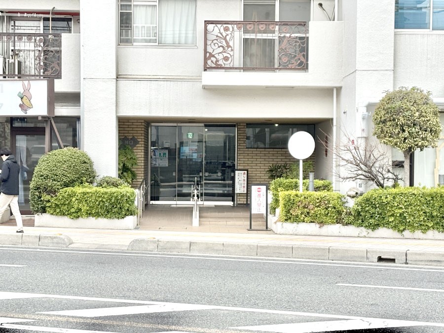 �G���g�����X �O�� �Y��ȃG���g�����X�́A���Z�҂�D�����}������Ă���܂�  