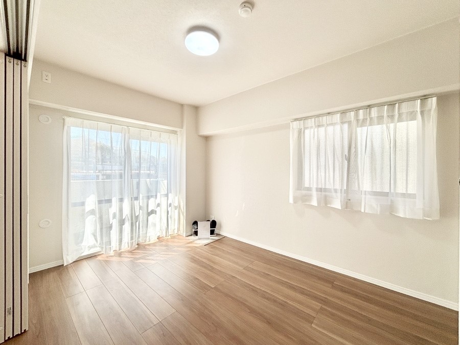 ���̑����� �o���R�j�[���J�������v���X���Ă����m��  