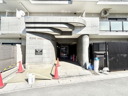 �G���g�����X �O�� �Y��ȃG���g�����X�́A���Z�҂�D�����}������Ă���܂�  