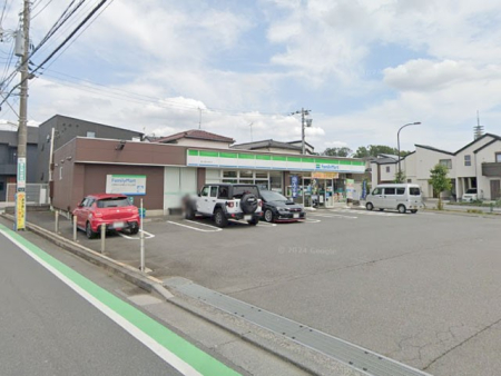 ���ӊ� �R���r�j 500m �t�@�~���[�}�[�g���v���ē쒬�X