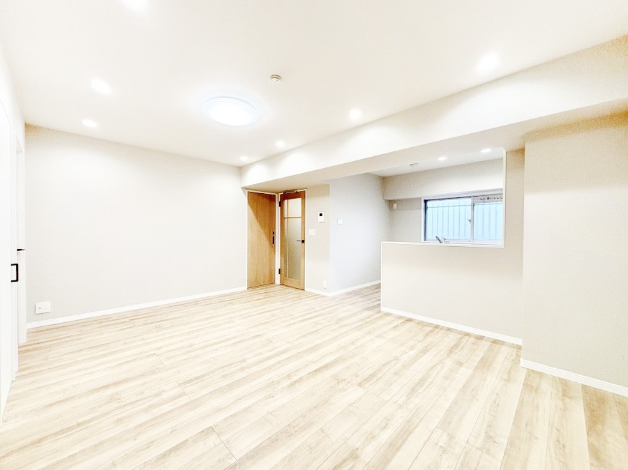 ���̑����� �Ƒ��̏Ί炪���R�Ɛ��܂�Ă���A����ȕ��͋C�̃_�C�j���O�Ɏd�オ���Ă��܂��B