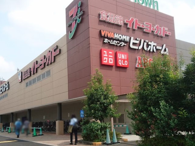 ���ӊ� �z�[���Z���^�[ 900m �Z�u���^�E��������