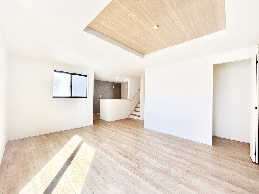 ���̑����� ���邢�z���������A�����̕��͋C�ɖ��������_�C�j���O�B   