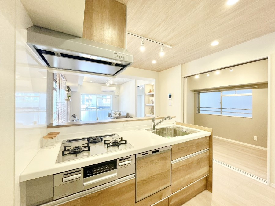 �L�b�`�� ���������Ȃ���ł����Ƒ��Ƃ̉�b���y���߂�ΖʃL�b�`���@