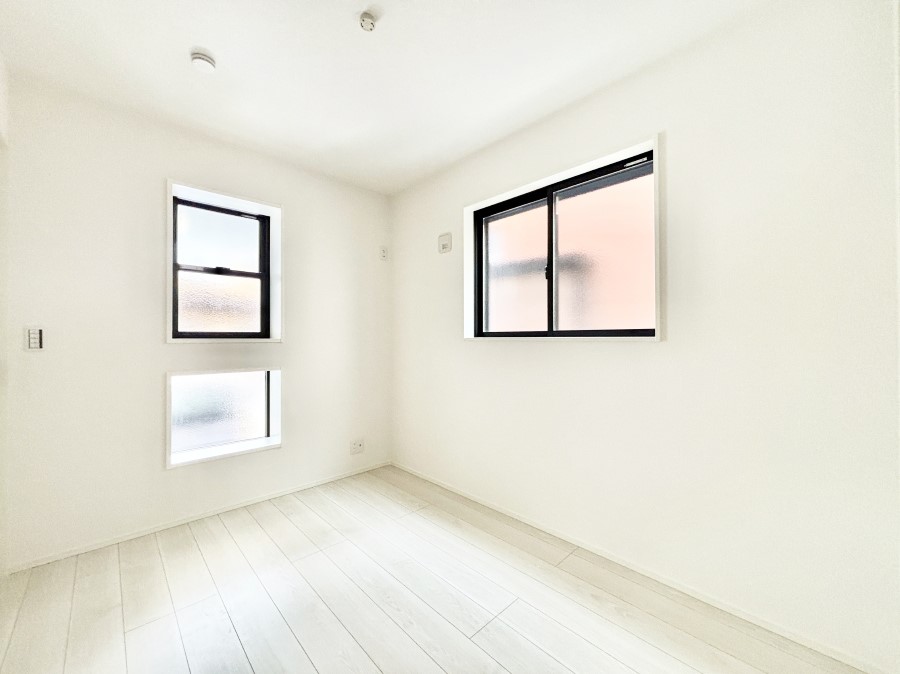 �q������ �q�ǂ������ɂ҂�����̖��邢��ԁB