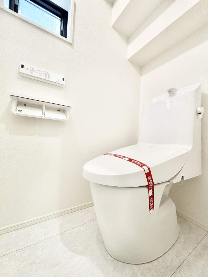 �g�C�� �g�C���͈��S�̂Q�ӏ��I���̃o�^�o�^������S�ł��B 