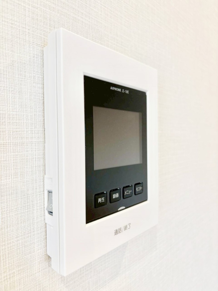 ���̑����� TV���j�^�[�t�C���^�[�t�H�����t���Ă��ăZ�L�����e�B�[��  