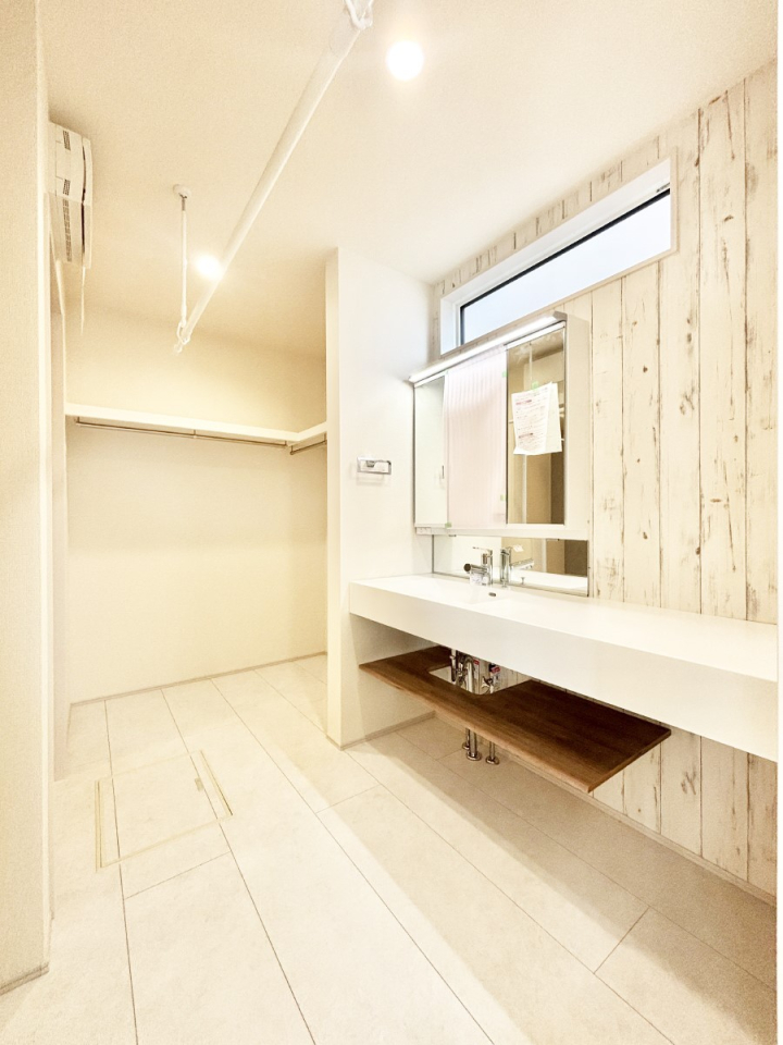 ���ʑ�E���ʏ� ��Ƃ�̐��ʃX�y�[�X�Œ��̐g�x�x���X���[�Y��