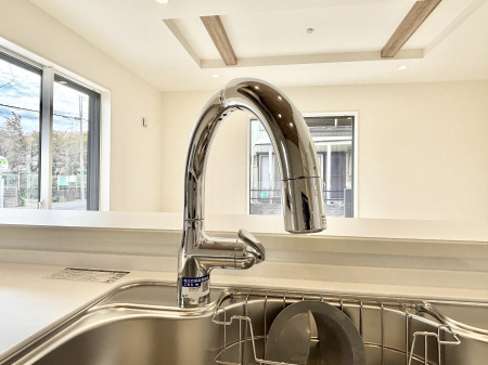 ���̑����� �����ɐG�ꂸ�ɓf�~�����ł���^�b�`���X����  