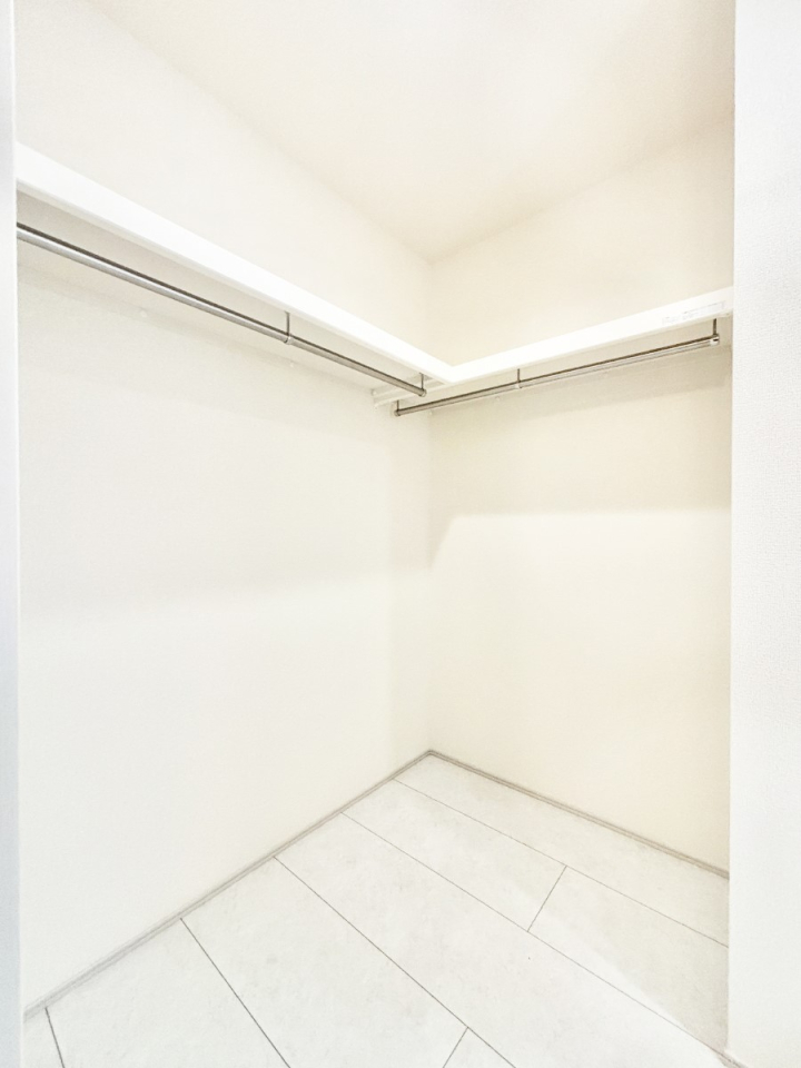 ���ʑ�E���ʏ� �E�߃X�y�[�X�ɑ�^���[���������Ă��܂�