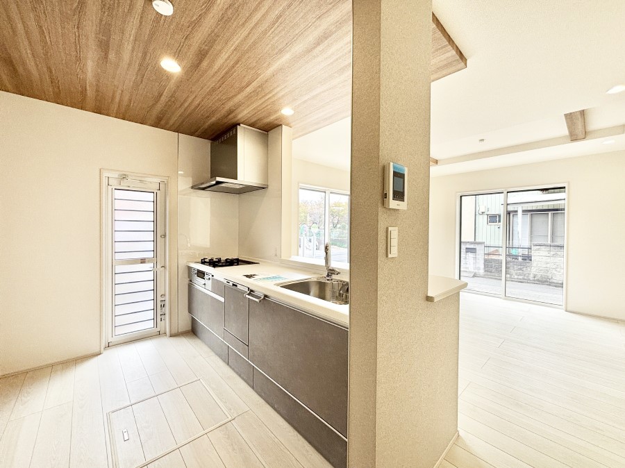 �L�b�`�� ���������Ȃ���ł����Ƒ��Ƃ̉�b���y���߂�ΖʃL�b�`��