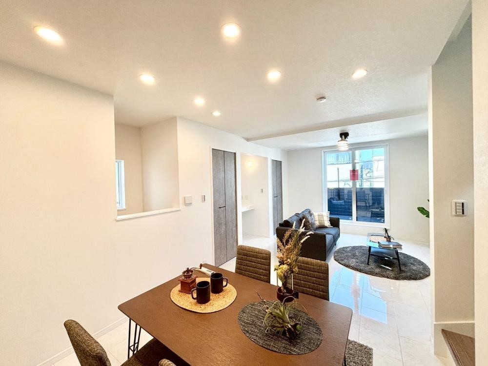 ���r���O �Z�ޕ��̌��������o�����A�C���e���A���l����̂��y���݂ȃ��r���O�ł��I 