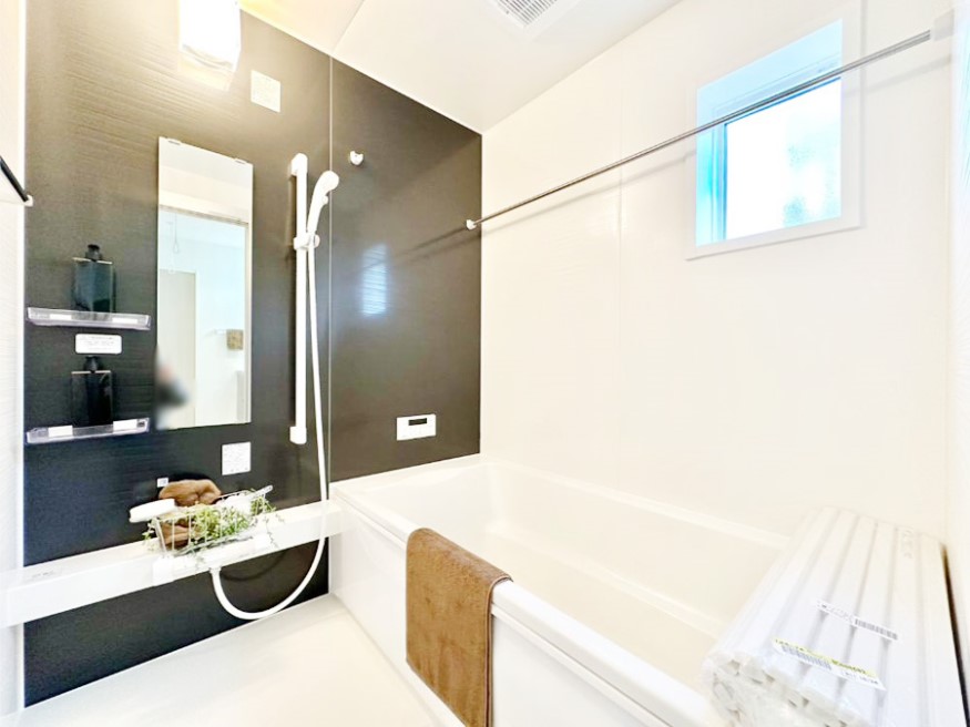 ���� ���������̂���_�[�N�J���[����ɂ����o�X���[����1���̔������t���b�V���I