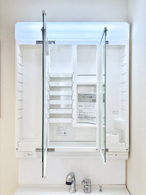 ���̑����� �O�ʋ��̗��ɁA���ϕi��q���p�i�Ȃǂ����[�\�B���ʑ����������ƕۂ��܂��I