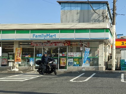 ���ӊ� �R���r�j 300m �t�@�~���[�}�[�g ����@���X