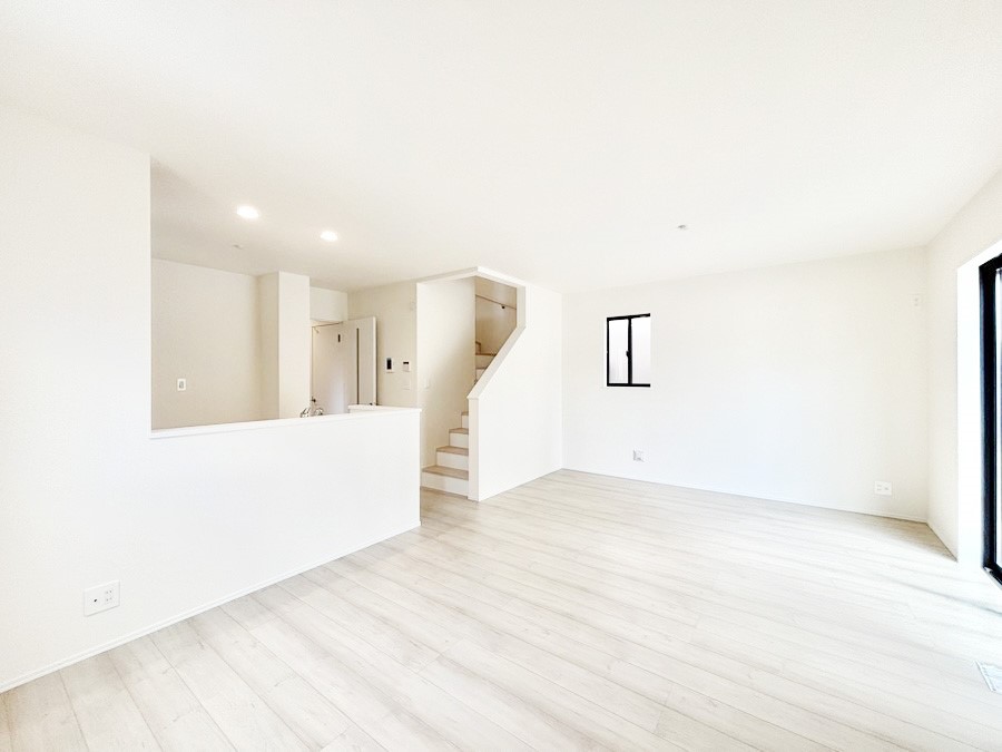 ���̑����� �ΖʃL�b�`�������r���O�C���K�i���̗p�������r���O�͉Ƒ����J�[�܂��Ԃł��I