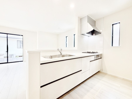 �L�b�`�� ���Ƒ��̉�b�e�ޑΖʃL�b�`���I���������̃p�p�}�}�����Ƒ��Ɖ߂������Ԃ����������B