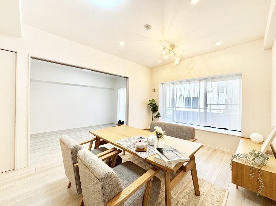 ���r���O �Ƒ��c���̎��Ԃ����������Ȃ��났�̃��r���O�_�C�j���O�B   