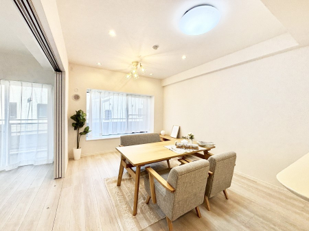 ���̑����� ���邢�z���������A�����̕��͋C�ɖ��������_�C�j���O�B   