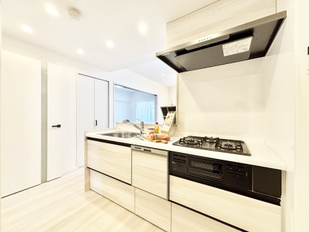 �L�b�`�� �������̂������ŉƑ��̏Ί炪�L����܂��I